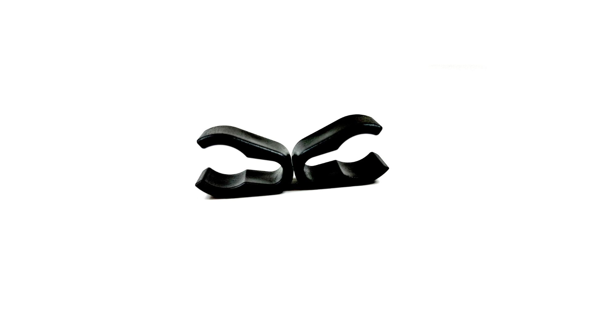 Clip supportage tuyau, noir plastique pour flexible D21 - Abeillon